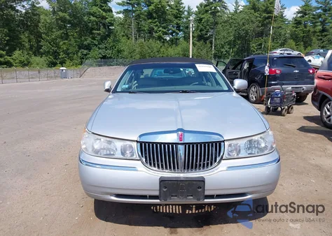 1999 Lincoln Town Car Signature из США, поврежденный, VIN 1LNHM82W0XY668220